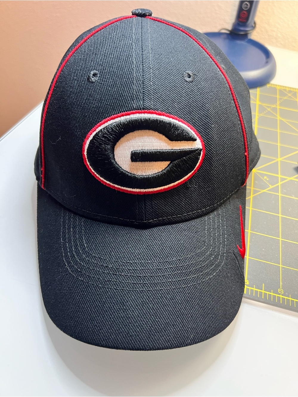 Georgia Bulldogs Nike Black Hat with Red Trim and Team Emblem